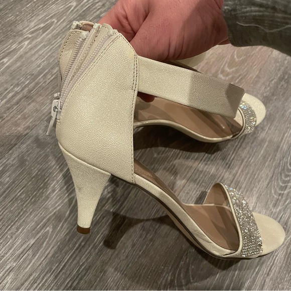 STYLE & CO. Phillys Two-Piece Evening Sandals in Gold Metallic Size 9.5 - Picture 6 of 9